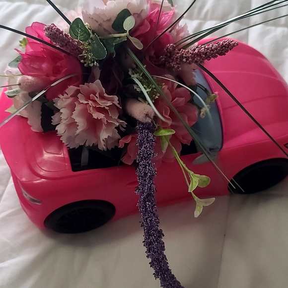 BARBIE CAR CENTERPIECE - Picture 12 of 14